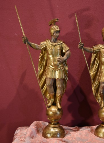 Paire de soldats romains en bois doré - Rome XVIIIe siècle - Antichità Castelbarco