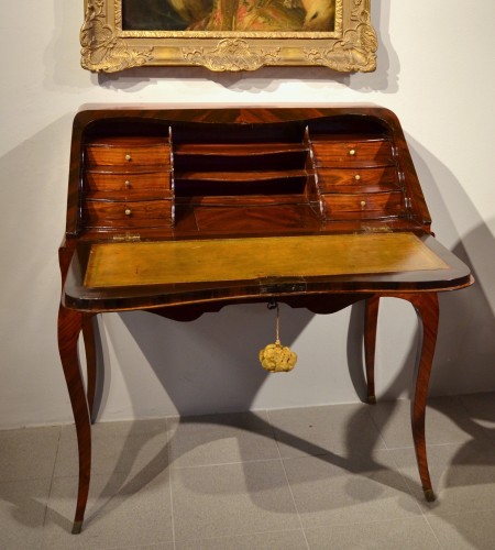 Bureau de pente Louis XV, Paris vers 1750 - Mobilier Style Louis XV