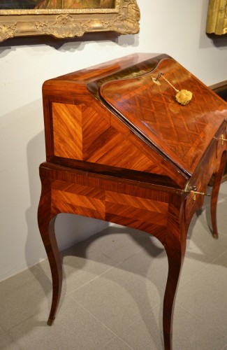 Antiquités - Bureau de pente Louis XV, Paris vers 1750