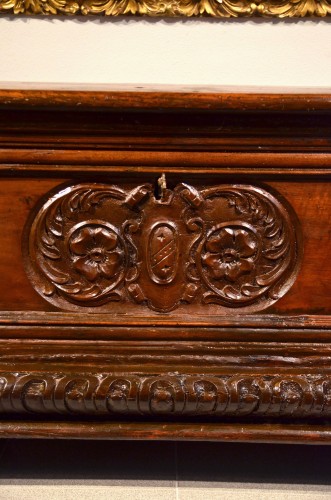 Antiquités - Italian Chest In Carved Walnut Wood, Lombardy (bergamum) Seventeenth Centur