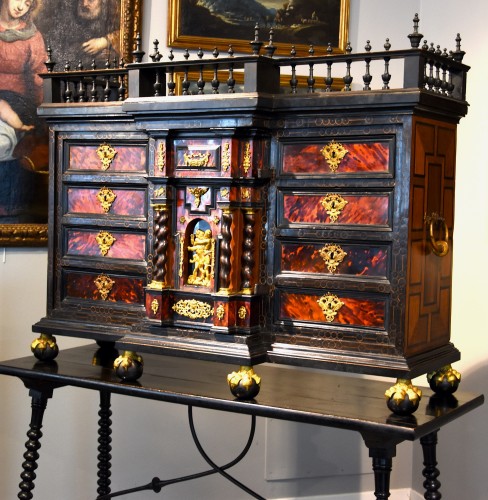 Prestigious Coin Cabinet Flande XVII - Furniture Style Louis XIII