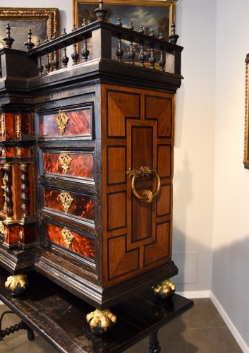 17th century - Prestigious Coin Cabinet Flande XVII