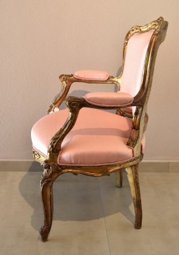 Antiquités - Paire de fauteuils en bois sculpté et doré