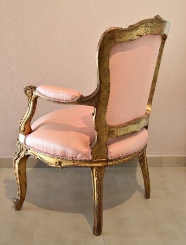 Antiquités - Paire de fauteuils en bois sculpté et doré