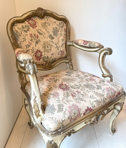 Two armchairs in lacquered and gilded wood, Lombardy 18th century - 