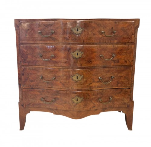 Rosewood veneered chest of drawers, Sicily, mid-18th century