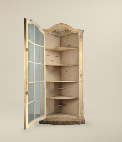 Grande encoignure en bois laqué, Gênes, XVIIIe siècle - Mobilier Style Louis XV