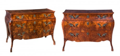 Paire de commodes plaquées de noyer, Lombardie, seconde moitié du XVIIIe siècle