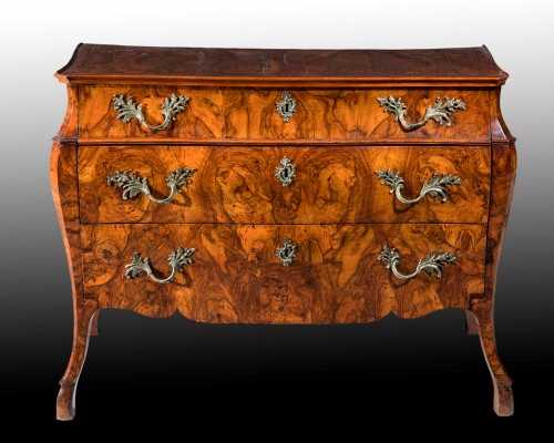 Paire de commodes plaquées de noyer, Lombardie, seconde moitié du XVIIIe siècle - Antichità Giglio
