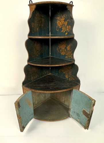 Furniture  - Hanging corner cabinet, Piedmont, 18th century