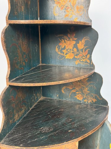 18th century - Hanging corner cabinet, Piedmont, 18th century