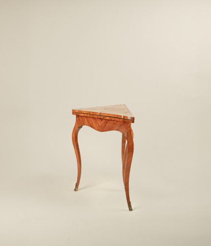 Folding coffee table veneered in bois de rose, Genoa 18th century - Furniture Style Louis XV