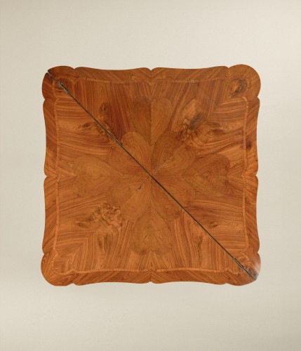 Folding coffee table veneered in bois de rose, Genoa 18th century - Louis XV