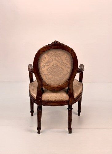 Set of four walnut armchairs, Piedmont late 18th century - 
