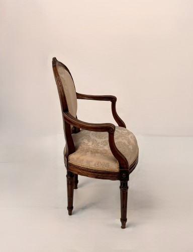 18th century - Set of four walnut armchairs, Piedmont late 18th century