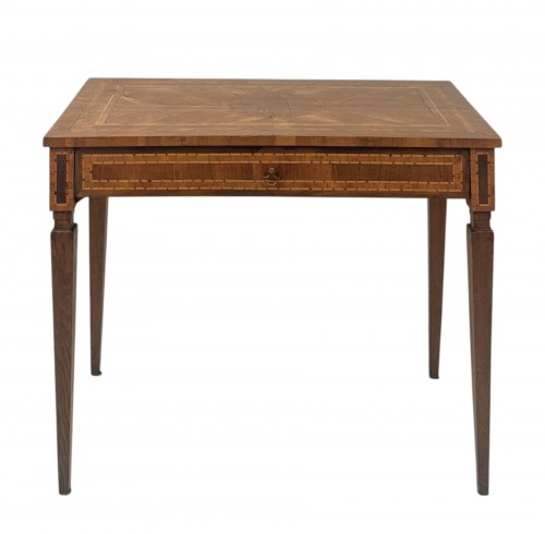 Small desk veneered in different woods, Lombardy late 18th century