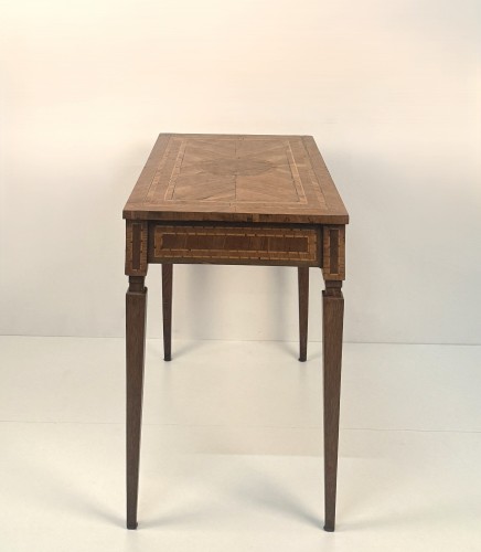Furniture  - Small desk veneered in different woods, Lombardy late 18th century