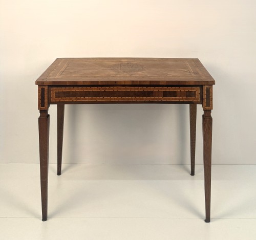 Small desk veneered in different woods, Lombardy late 18th century - 