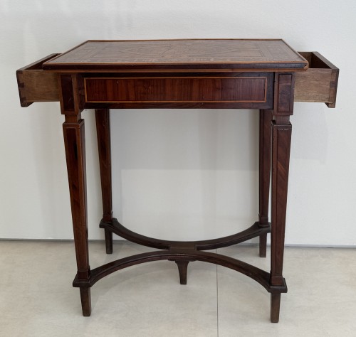 Mobilier Table & Guéridon - Table d'appoint marquetée en noyer et bois mixte, Lombardie fin du XVIIIe siècle