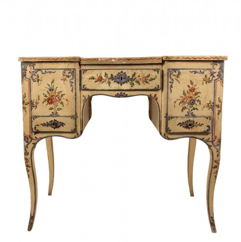 Lacquered wood dressing table, Genoa18th century