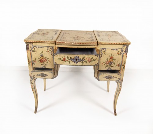 Louis XV - Lacquered wood dressing table, Genoa18th century