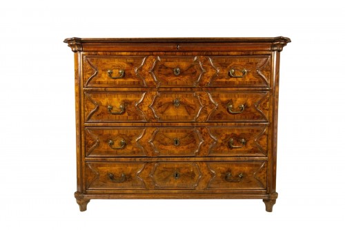 Commode en placage de noyer et de ronce, Lombardie début du XVIIIe siècle