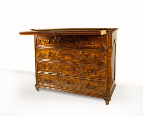 Furniture  - A walnut and burl veneered chest of drawers, Lombardy early 18th century