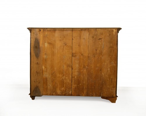 18th century - A walnut and burl veneered chest of drawers, Lombardy early 18th century