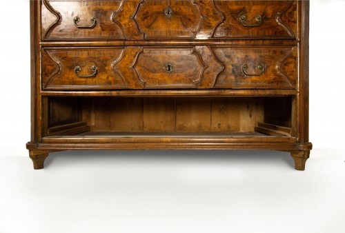 Louis XIV - A walnut and burl veneered chest of drawers, Lombardy early 18th century