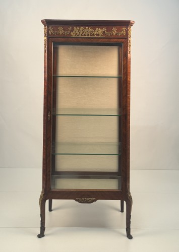 Showcase veneered in bois de rose, France early 20th century - Furniture Style 