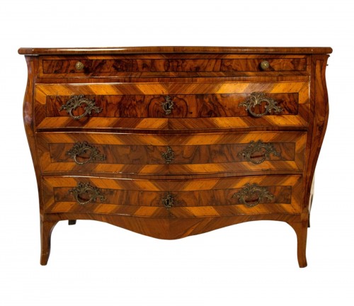 Chest of drawers veneered in carob, walnut, and briar, Modena mid-18th