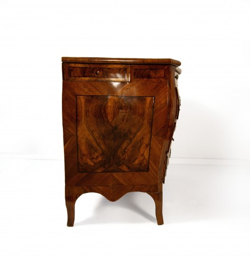 Chest of drawers veneered in carob, walnut, and briar, Modena mid-18th - 