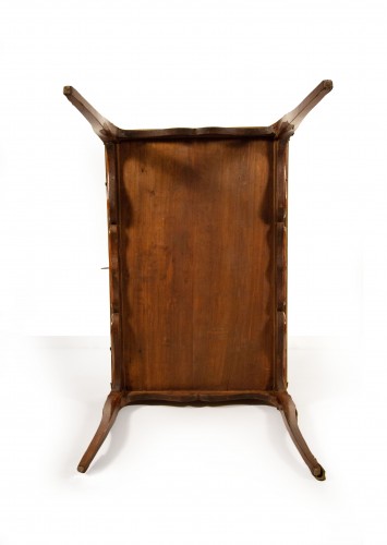 Antiquités - A desk inlaid with various woods, early 20th century