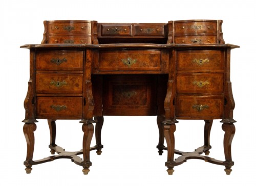 A "Mazarin" desk in walnut and burl veneer, 18th century
