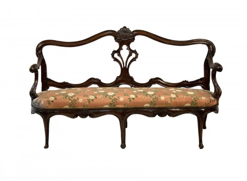Walnut sofa, Veneto, 18th century