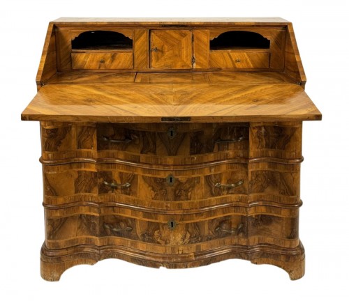 Commode à abattants en placage de loupe de noyer, Vénétie Ferrare milieu du XVIIIe