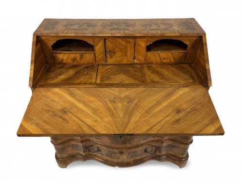 Commode à abattants en placage de loupe de noyer, Vénétie Ferrare milieu du XVIIIe - Mobilier Style Louis XVI