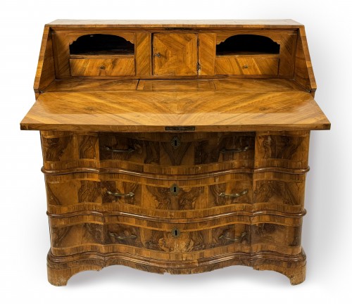Mobilier Commode - Commode à abattants en placage de loupe de noyer, Vénétie Ferrare milieu du XVIIIe