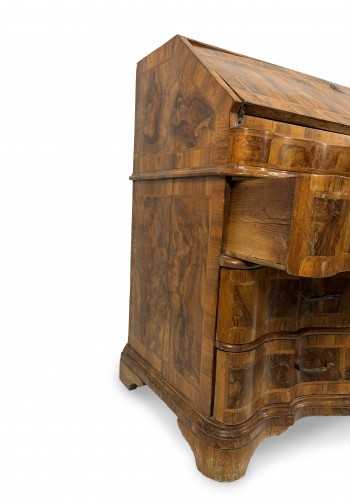 Commode à abattants en placage de loupe de noyer, Vénétie Ferrare milieu du XVIIIe - Antichità Giglio