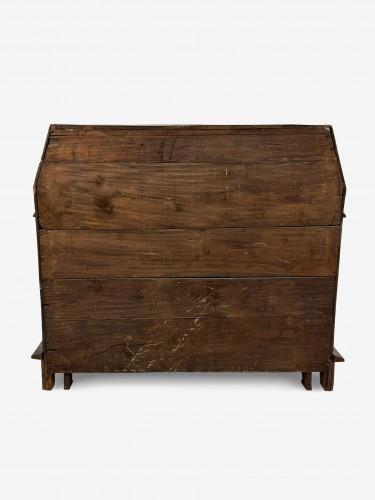 A walnut burl veneered drop-leaf chest of drawers, Modena mid-18th century - Louis XVI