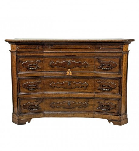 Commode en noyer, Bergame première moitié du XVIIIe siècle