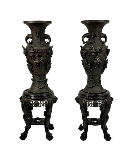 Paire de grands vases en bronze bruni, Japon, XXe siècle