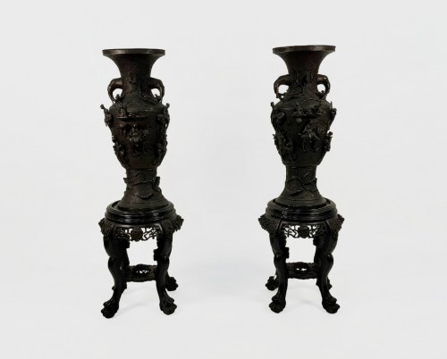 Paire de grands vases en bronze bruni, Japon, XXe siècle - Arts d