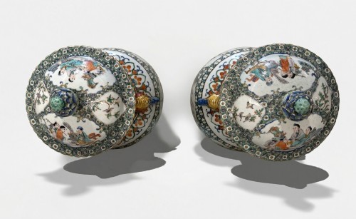 19th century - A pair of polychrome porcelain potiches, China 19th century