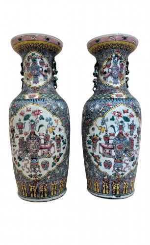 Paire de vases en porcelaine polychrome, Chine XIXe siècle