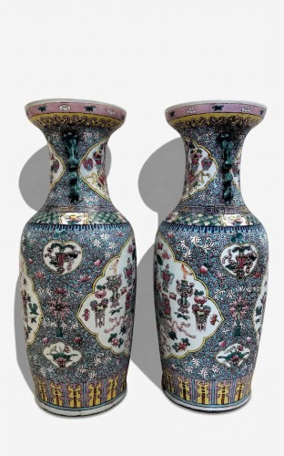 Paire de vases en porcelaine polychrome, Chine XIXe siècle - Antichità Giglio