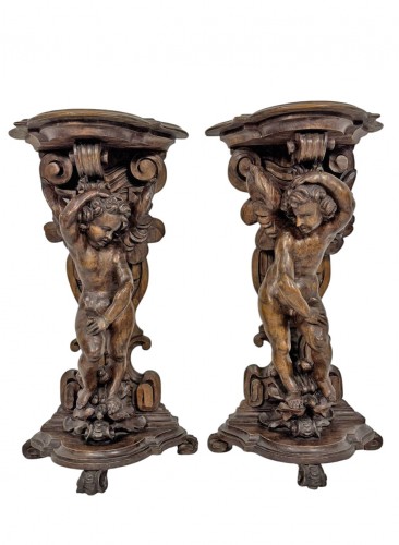 Paire de guéridons en noyer, XVIIe siècle