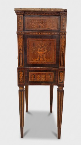 Small chest of drawers, veneered and inlaid with various woods - 
