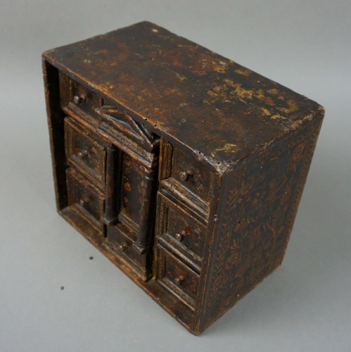 Antiquités - Cabinet vénitien du 16e siècle en Laque à la Persane