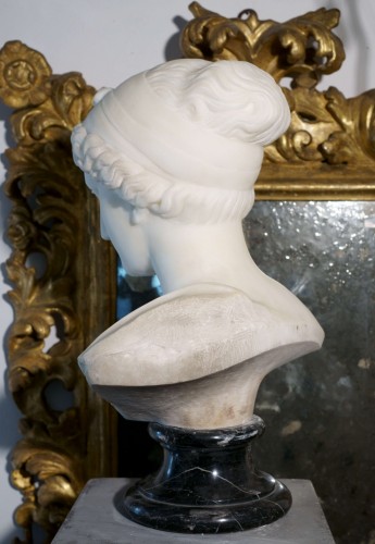Aphrodite de Cnide, buste en marbre de début 19e - Empire